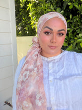 Rinati Lakel - Yom Yom, Luxurious Pink Floral