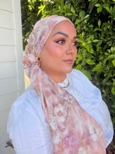 Rinati Lakel - Yom Yom, Luxurious Pink Floral