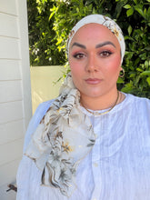 Rinati Lakel - Yom Yom, Luxurious Off-White Floral