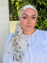 Rinati Lakel - Yom Yom, Luxurious Off-White Floral