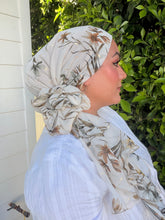 Rinati Lakel - Yom Yom, Luxurious Off-White Floral