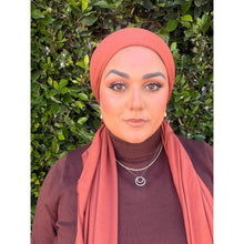 Hodula Bobon, Bobi Band - Small-volumizer-The Little Tichel Lady